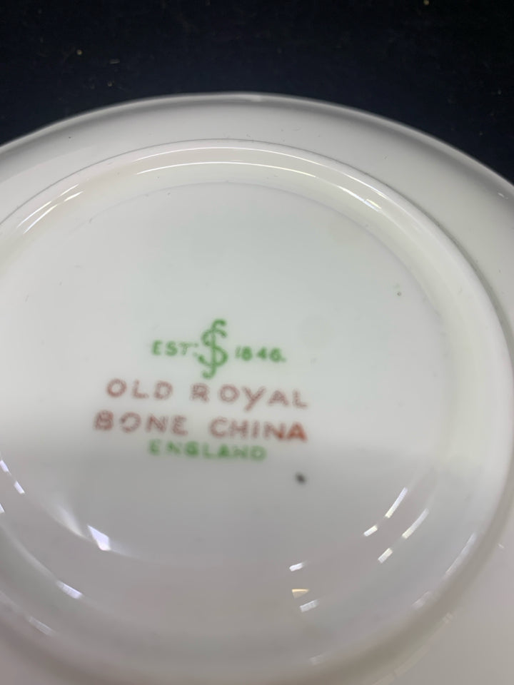 VTG WHITE W/ PINK+BLACK WHEAT & GOLD TRIM DESIGN TEA CUP & SAUCER.