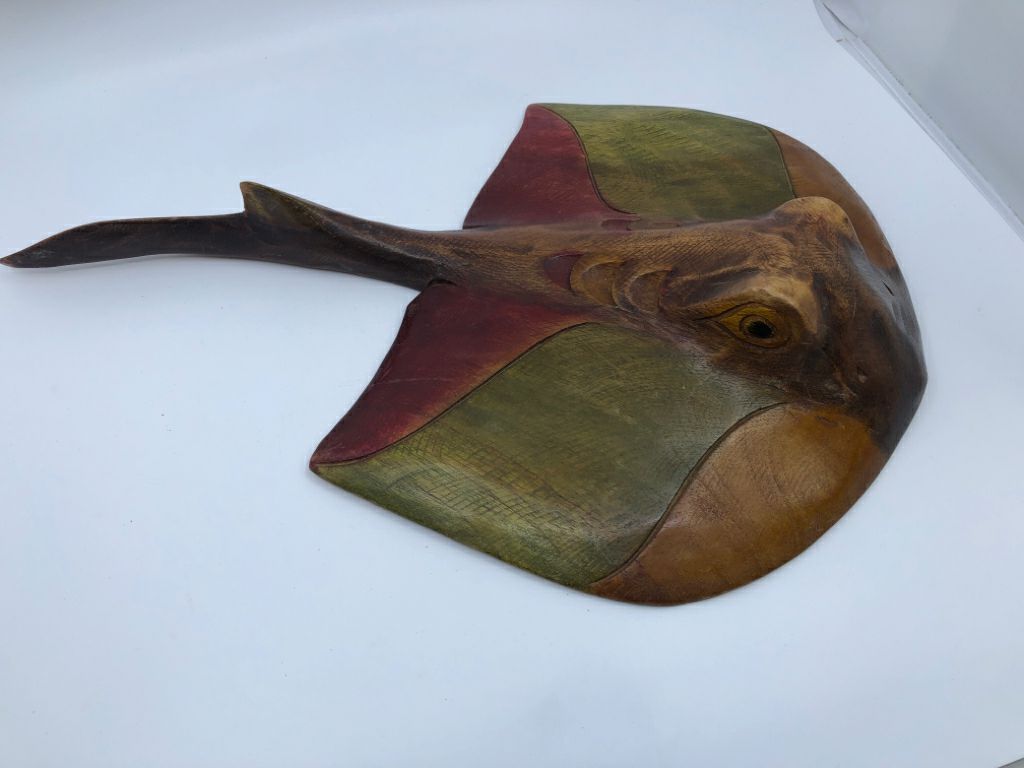 WOOD CARVED STING RAY DECOR.