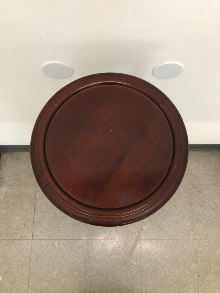 2 TIER CHERRY WOOD PLANT STAND W/SPIRAL SPINDLE LEGS.