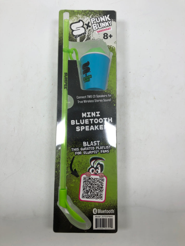NIP SLURPEE X GREEN DAY BLUETOOTH SPEAKER/STRAW.
