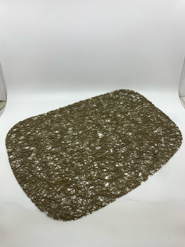 4 OBLONG BROWN SILICONE PLACEMATS.