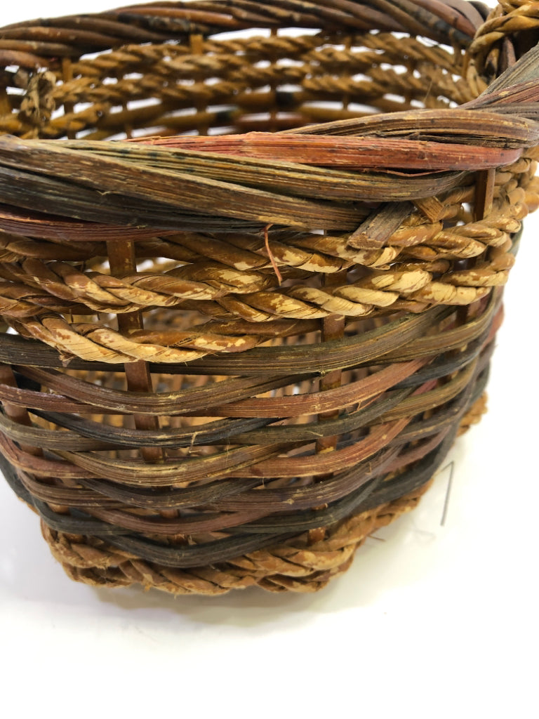 MULTI COLORED WEAVED BASKET W/HANDLE.