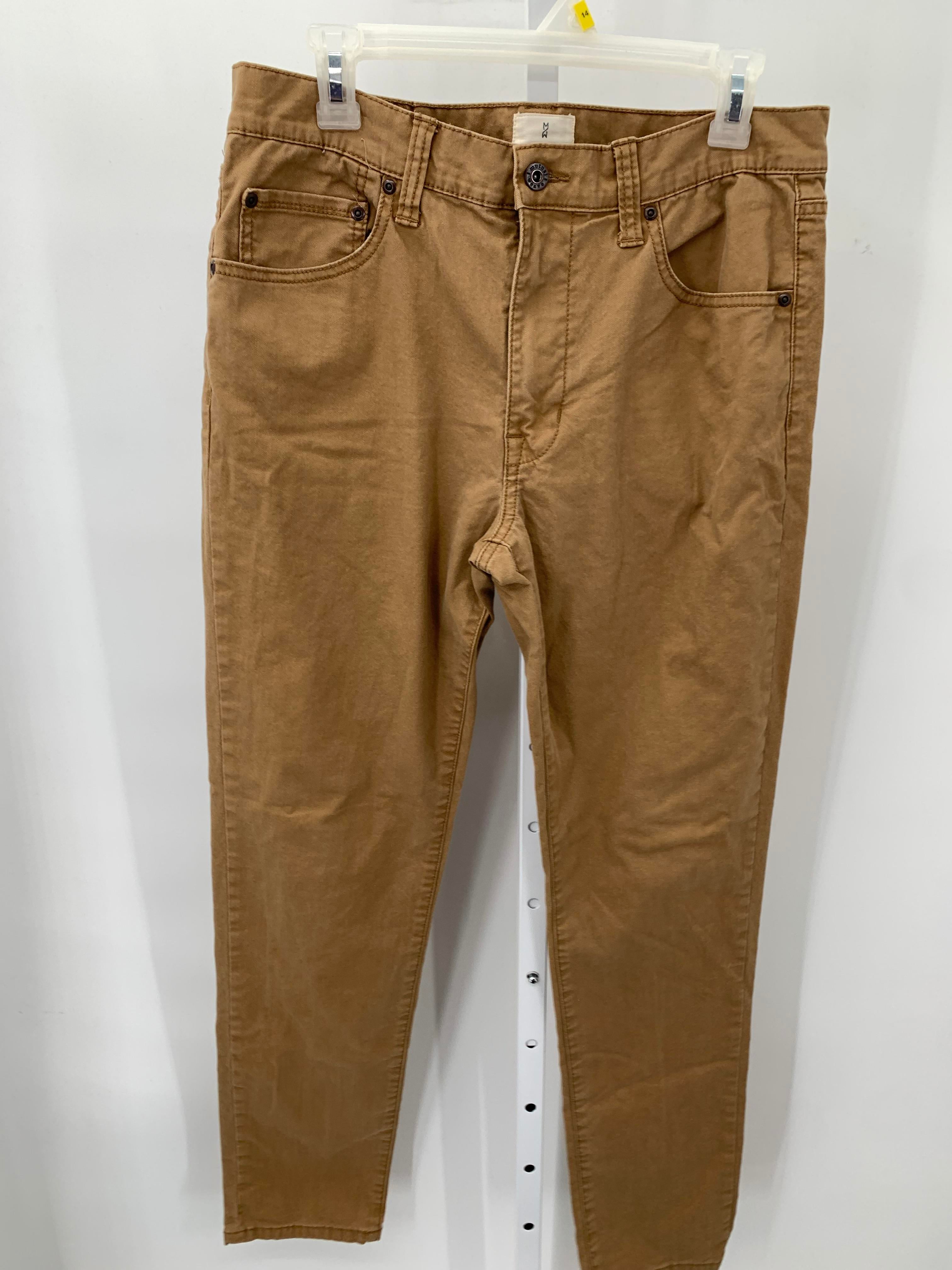 REGULAR FIT PANTS.