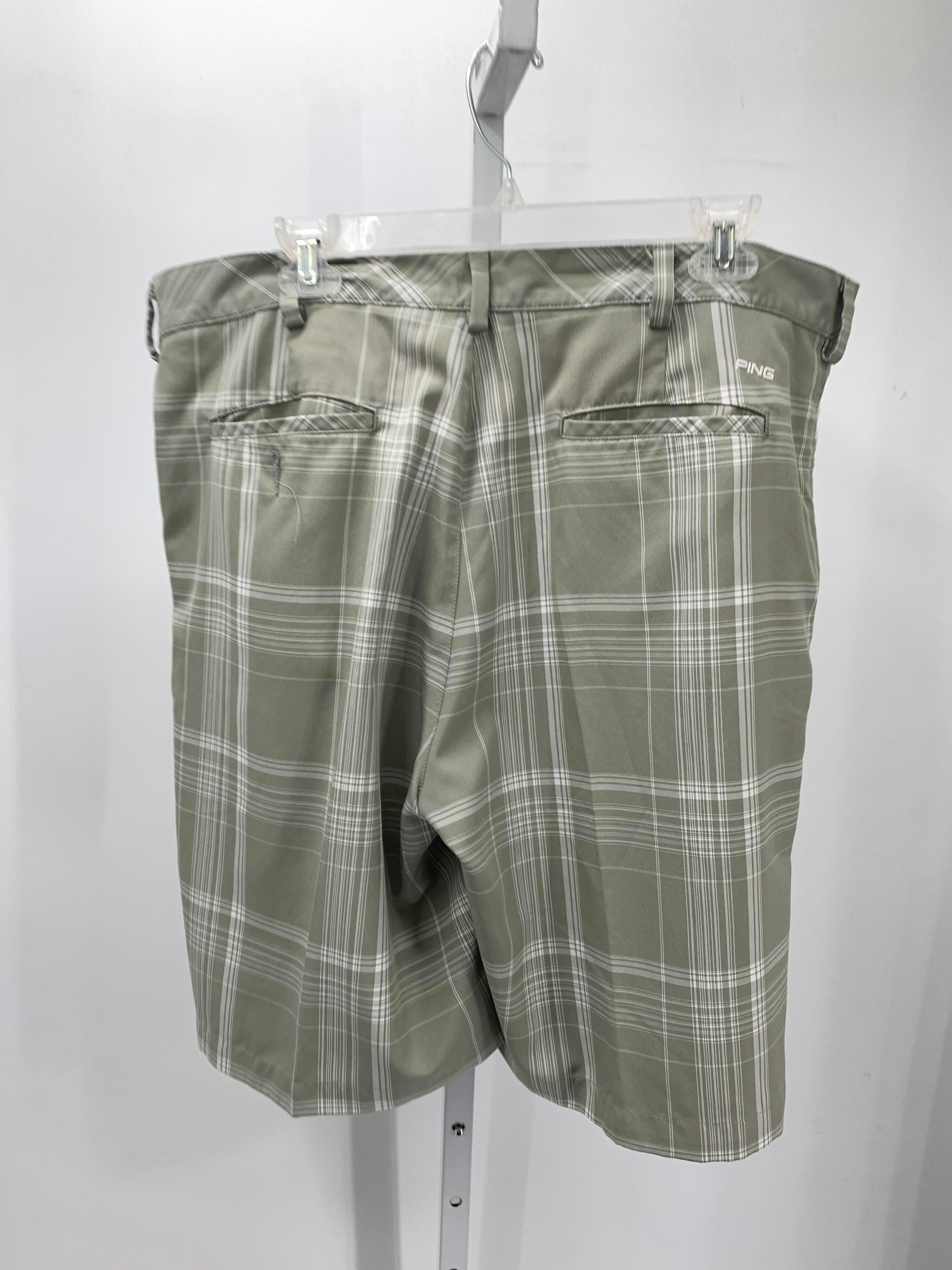 WHITE PLAID SHORTS.