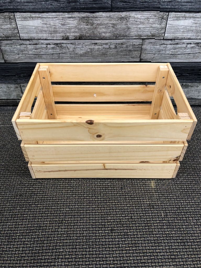BLONDE WOOD CRATE.