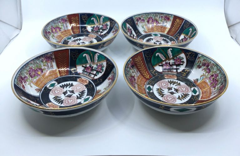 4PC DECORATIVE JAPANESE BOWLS W GOLD AND FLOWER DESIGNS.