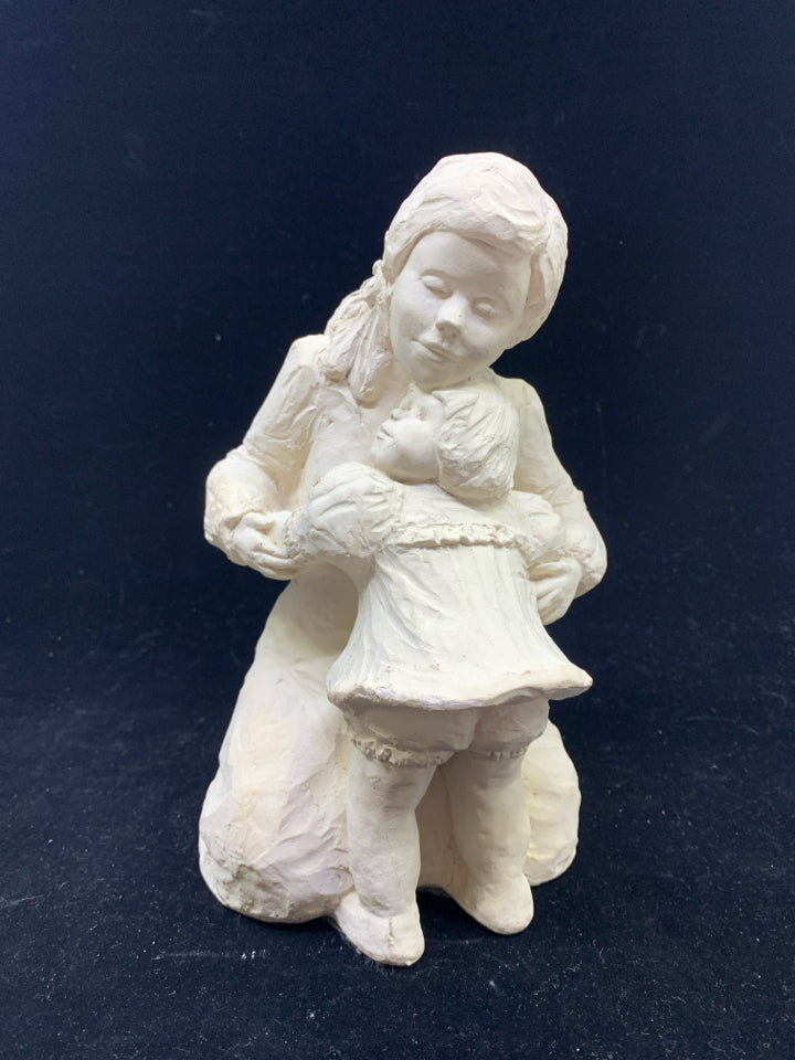 STONE CREAM MOTHER KNEELING HUGGING CHILD BRIGHT EYES.