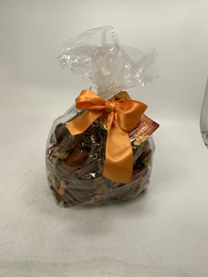 A BAG OF POTPOURRI FALL THEMED.