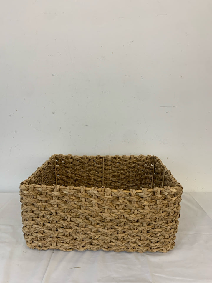 BLONDE WOVEN RECTANGLE BASKET.