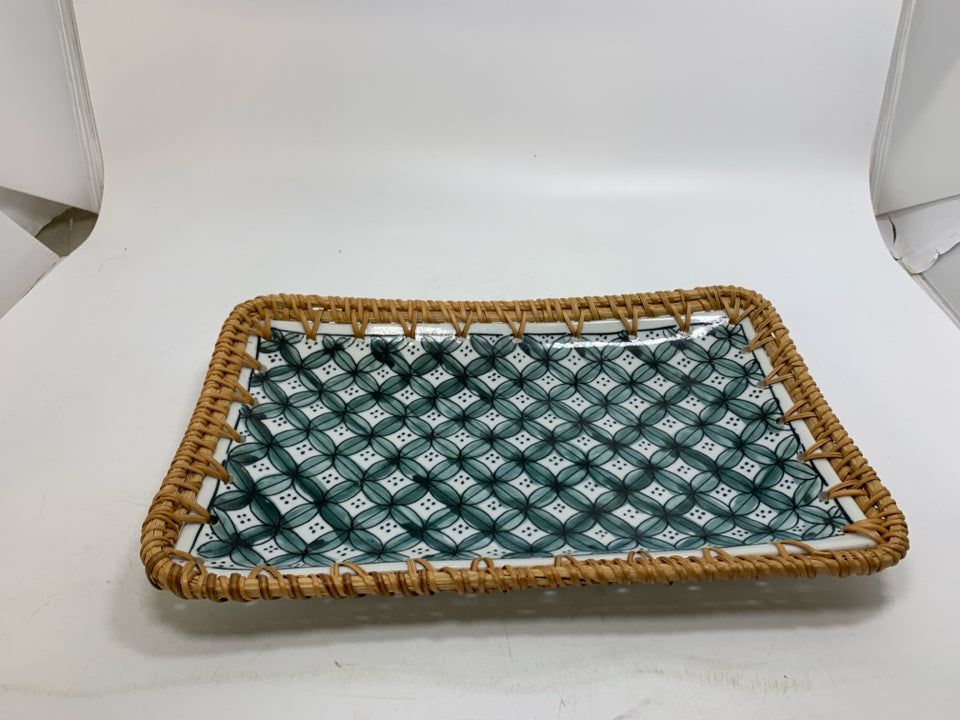CERAMIC EMERALD GREEN DETAILED TRAY W/ WOVEN EDGE.