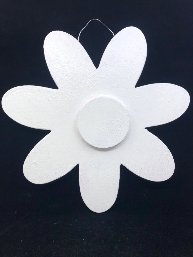 WHITE FLOWER WALL HANGING.