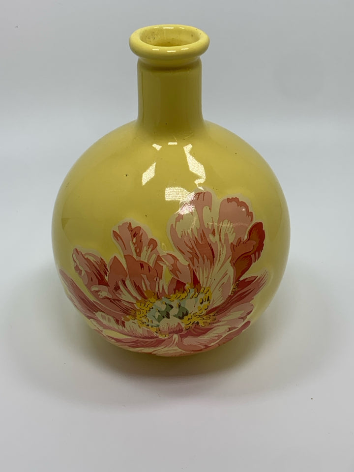 PINK FLOWER PAINTED YELLOW CERAMIC BUD VASE.