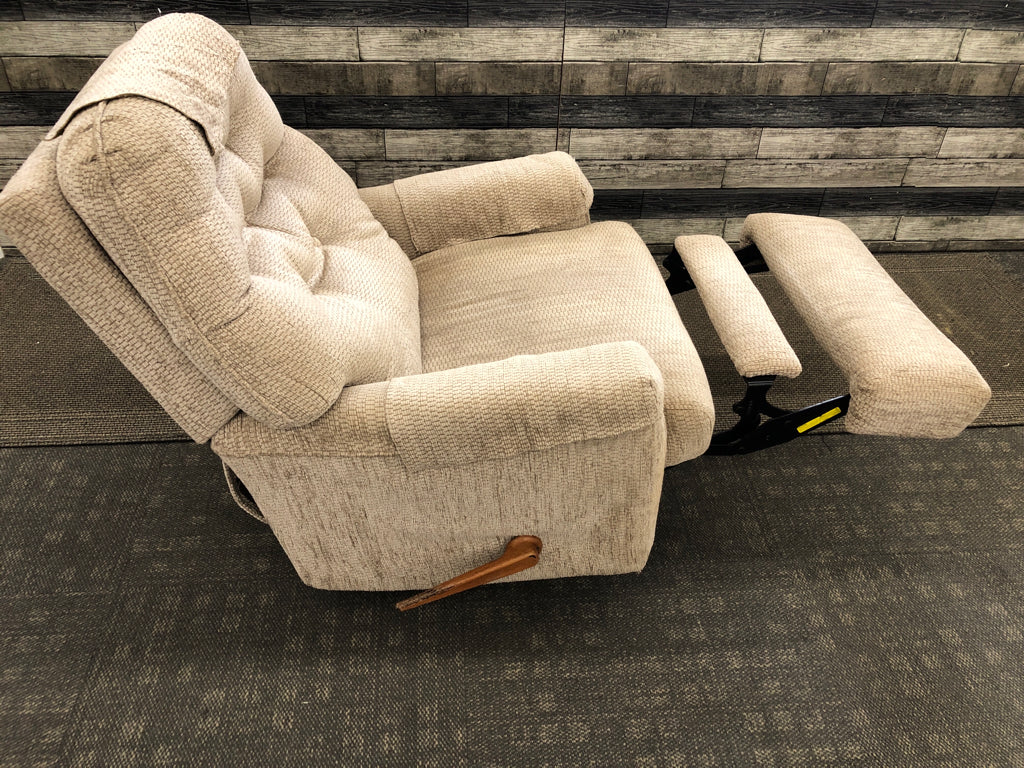 RECLINING CREAM CHAIR.