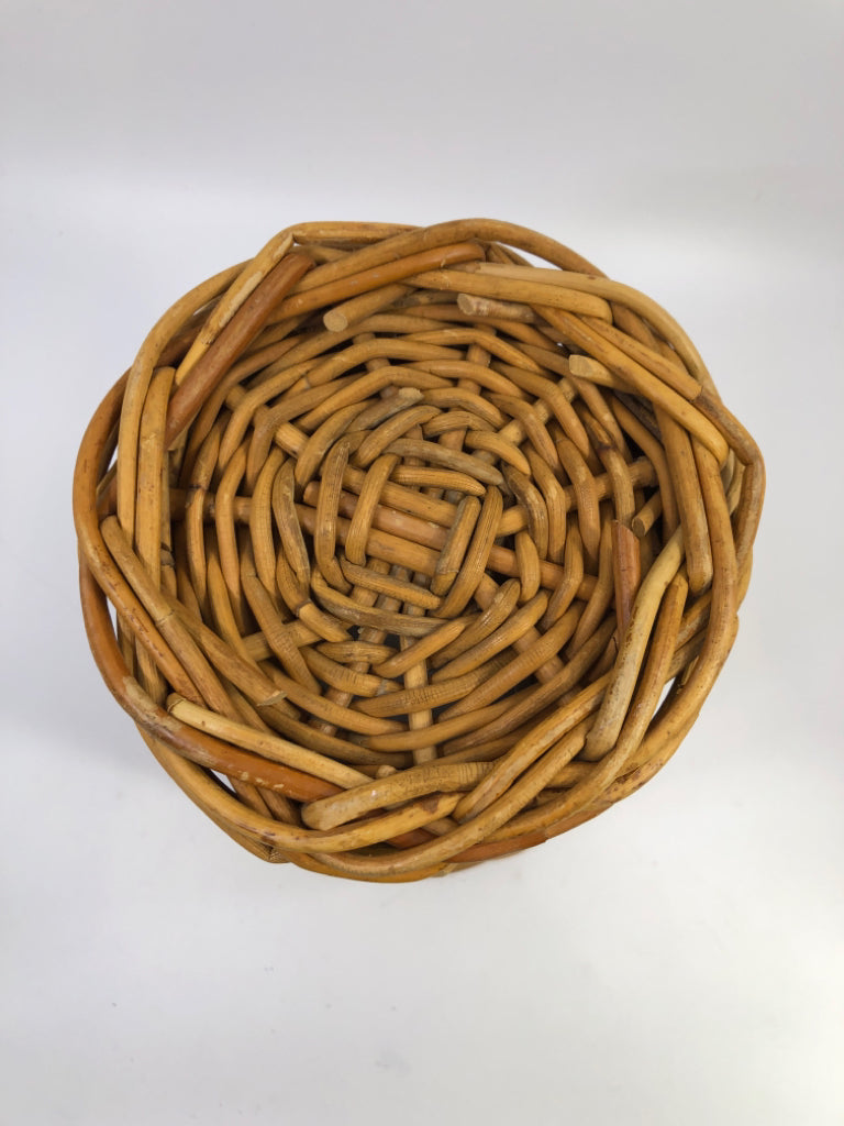 WOVEN CYLINDER BASKET.