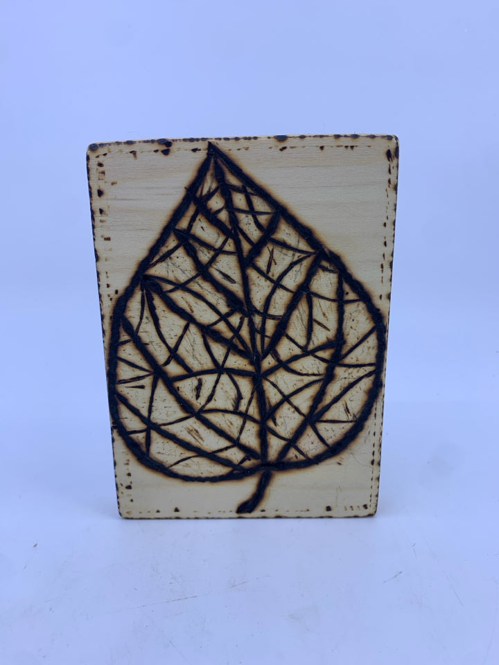 WOOD LEAF DECOR.