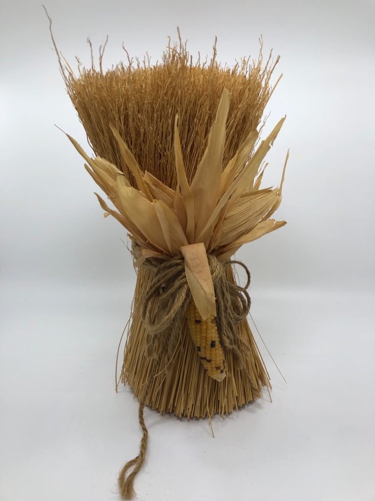 FAUX STRAW BUNDLE W/EAR OF CORN.