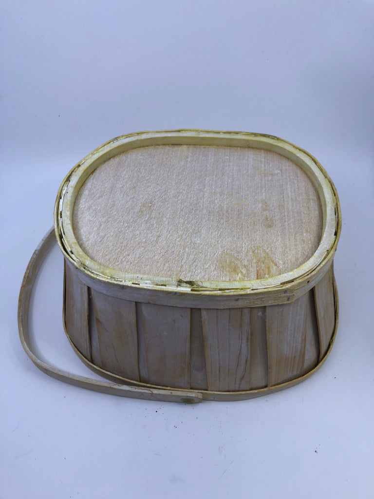 BLONDE WHITE WASHED BASKET W SWING HANDLE.