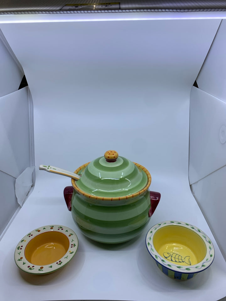 GREEN AND YELLOW SOUP TUREEN W 2 BOWLS.