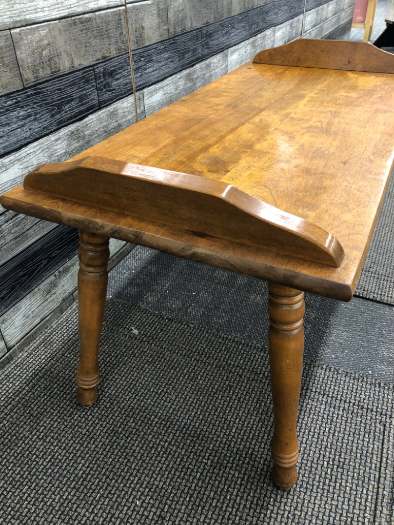 VTG SHORT WOODEN COFFEE TABLE W/RAISED SIDES.