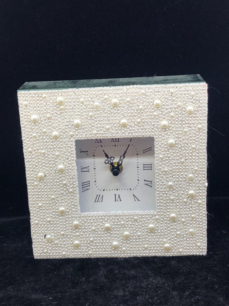 SQUARE PEARL DETAIL DESK CLOCK.