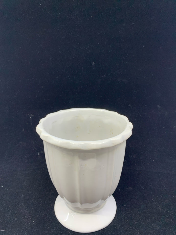 WHITE PEDESTAL URN VASE.