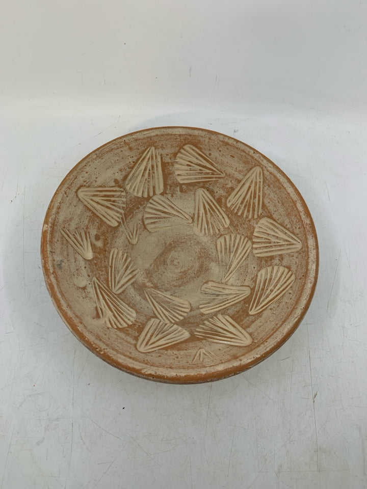 TERA COTTA BOWL W/ PRESSED TRIANGLES W/ LINES INSIDE.