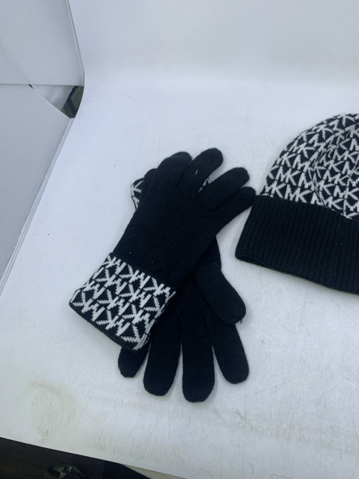 Michael Kors Logo Hat & Glove Set- One Size