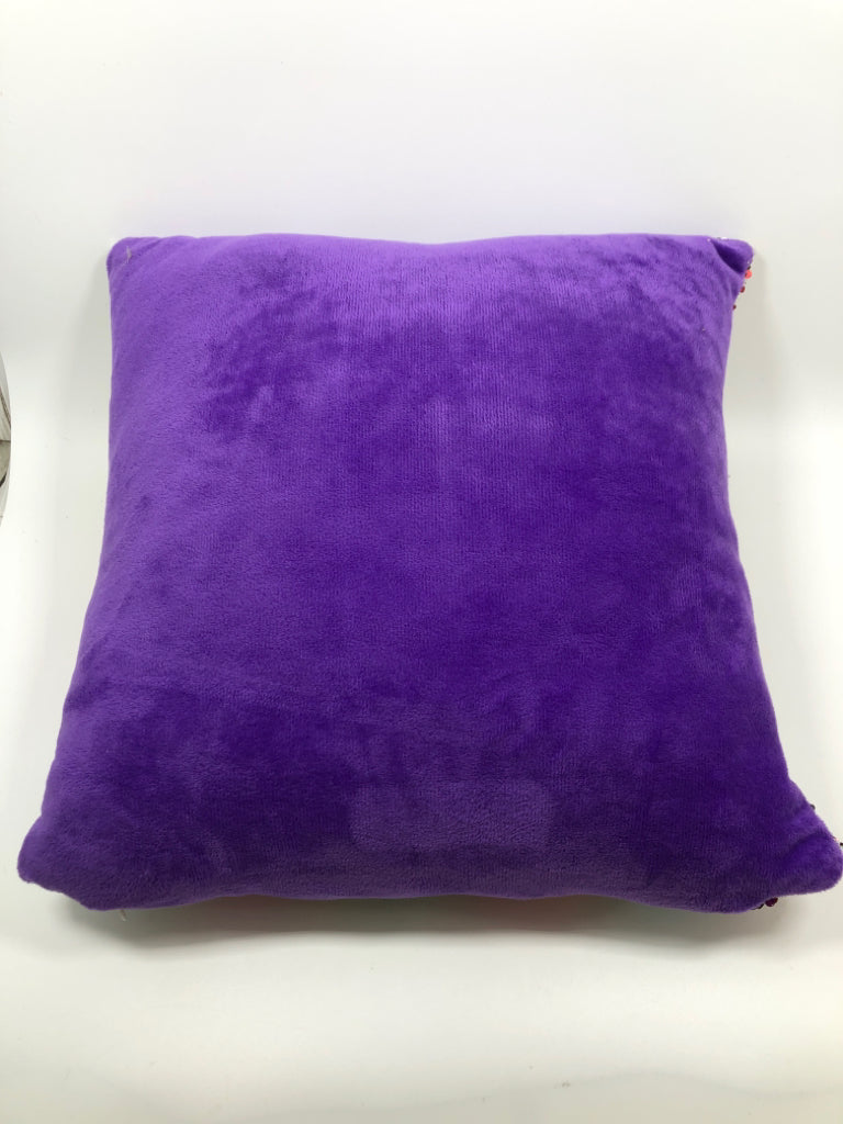 DECORATIVE SEQUINS PILLOW.