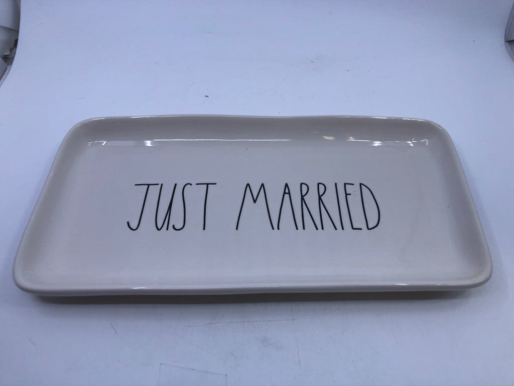RECTANGLE JUST MARRIED PLATTER.