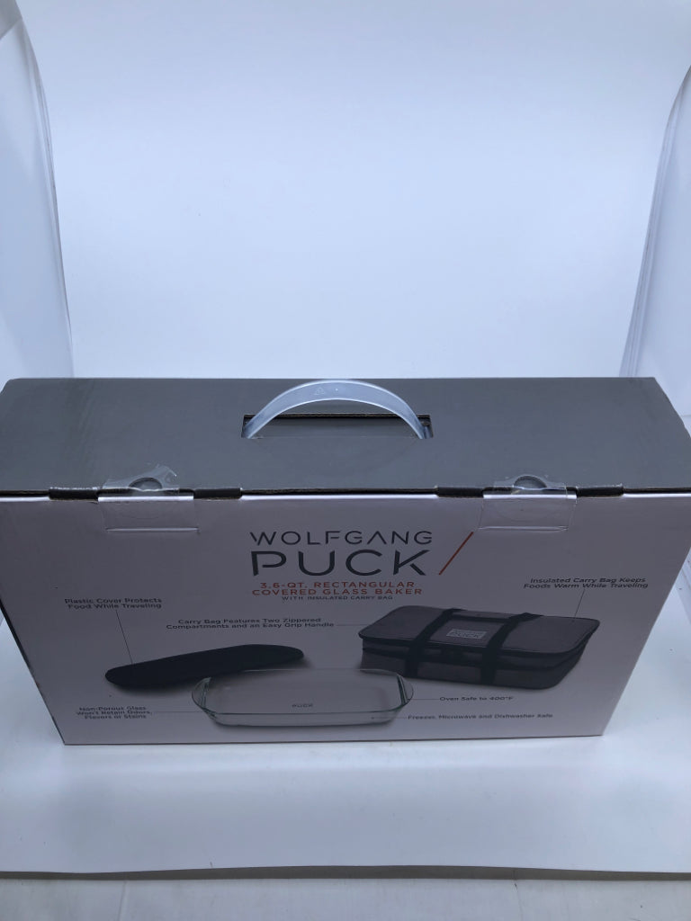 NIB RECTANGULAR COVERED GLASS BAKING DISH W/ INSULATED CARRY BAG.