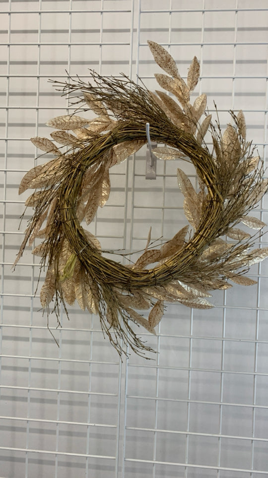 GOLD SHIMMER LEAF WREATH.