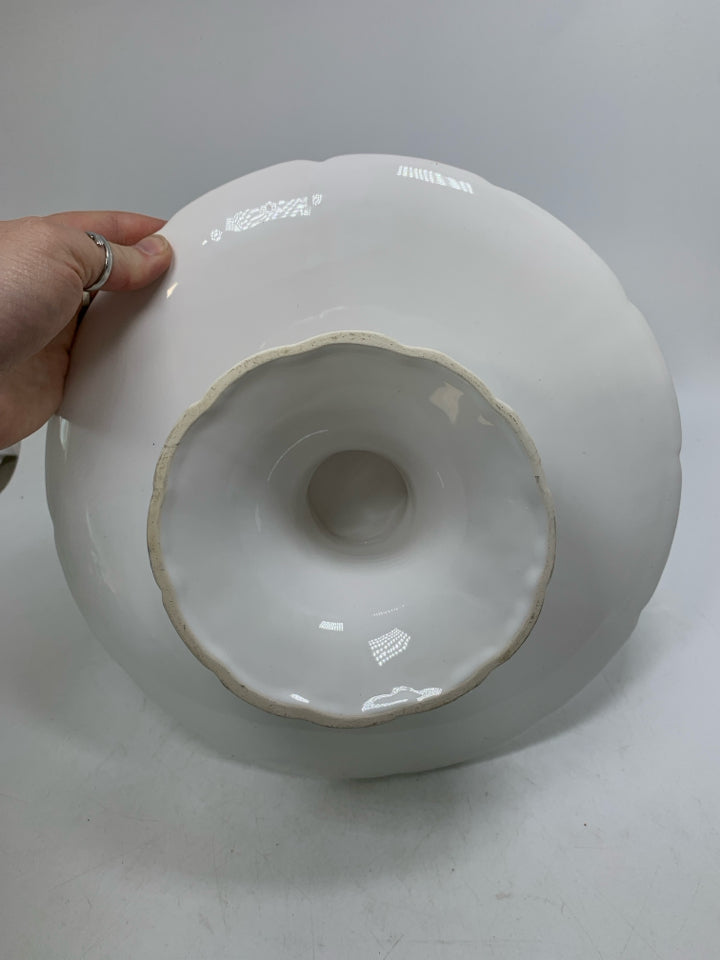 SHORT FOOTED WHITE CERAMIC CAKE STAND.