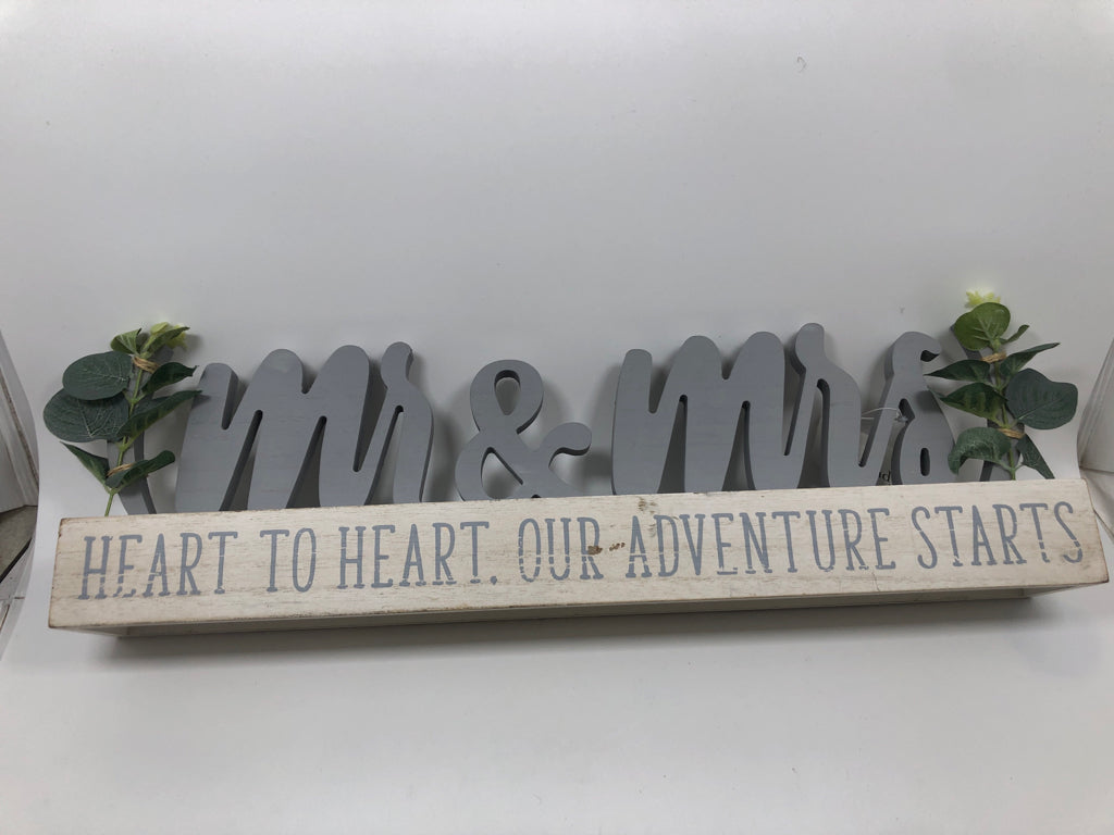 MR&MRS WOOD BLOCK SIGN.