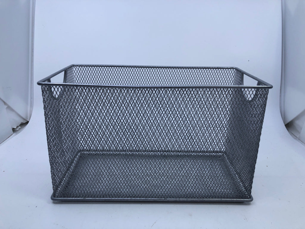LIGHT GREY METAL FILE STORAGE BIN.