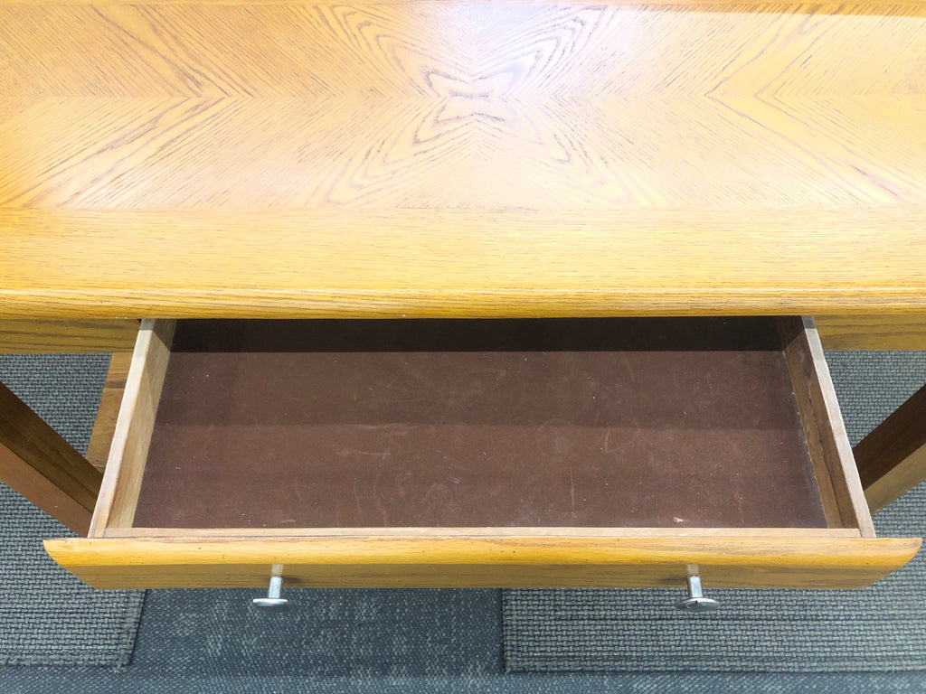 OAK WOOD CONSOLE TABLE W BOTTOM SHELF AND 1 DRAWER.