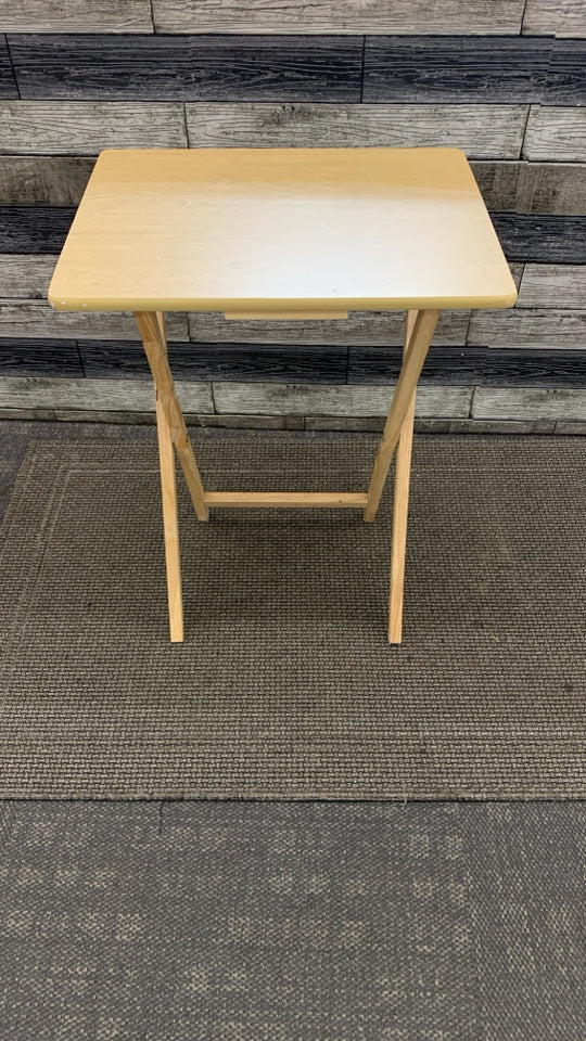 BLONDE WOOD TV TRAY.