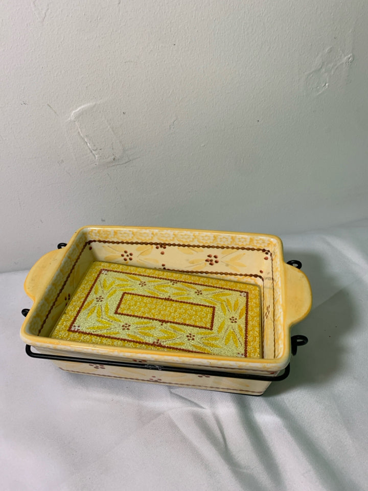 3 PC RECTANGLE BAKE WARE W/ TRIVET/ METAL STAND.