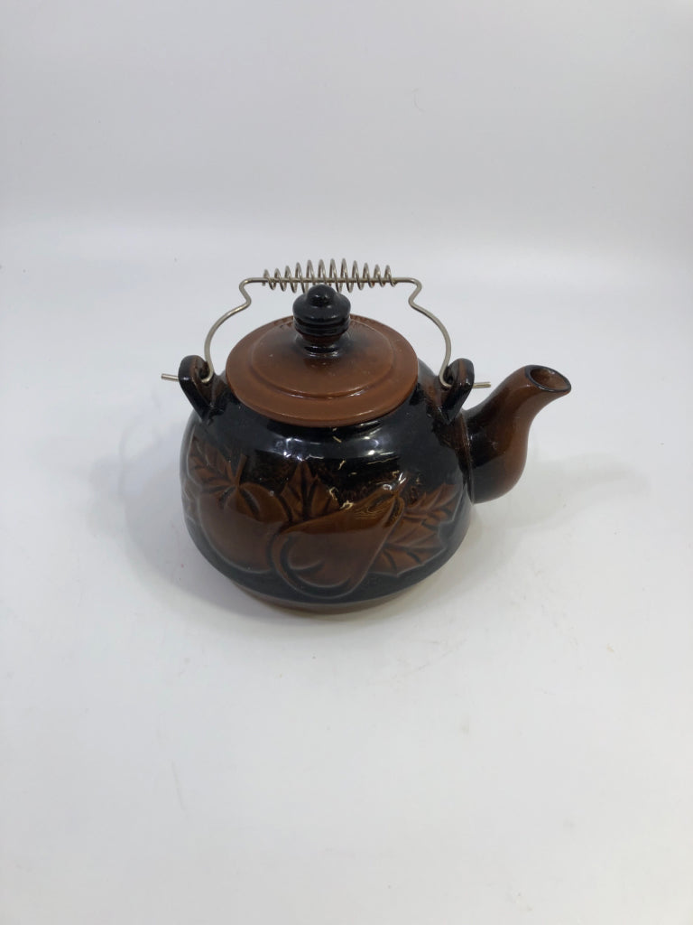 BROWN CERAMIC WOOD STOVE TEAPOT W/EMBOSSED FRUIT.