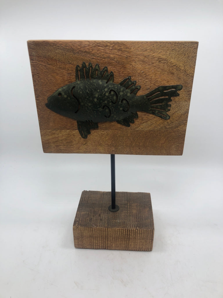METAL/WOOD FISH SIGN.
