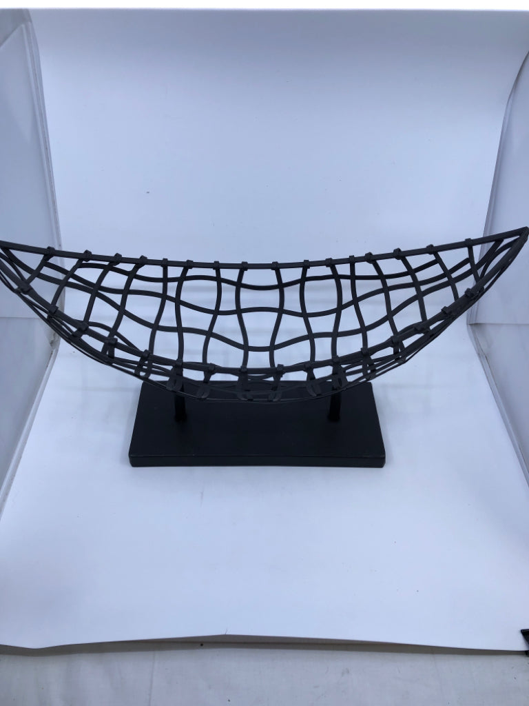 BLACK METAL FOOTED CENTERPIECE BOAT SHAPED.