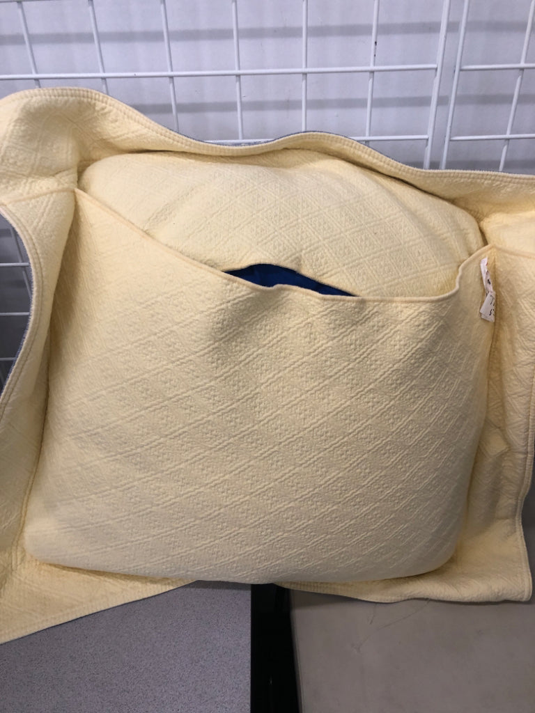 LG YELLOW PILLOW W/BLUE LACE TRIM.