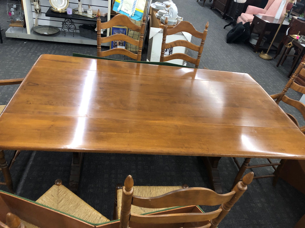 VTG STYLE LIGHT-WOOD DINING ROOM TABLE W/LEAF & 6 CHAIRS.