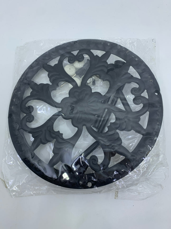 NIP BLACK PLANT TRIVET