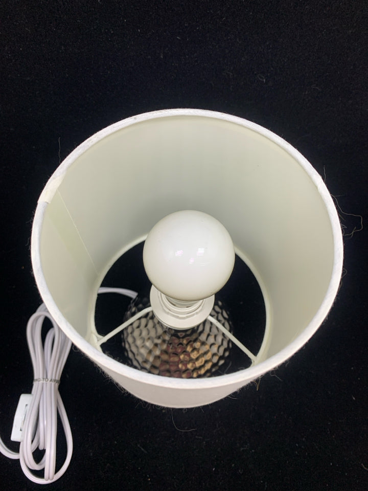 SM SILVER BALL DESK LAMP W/WHITE SHADE.
