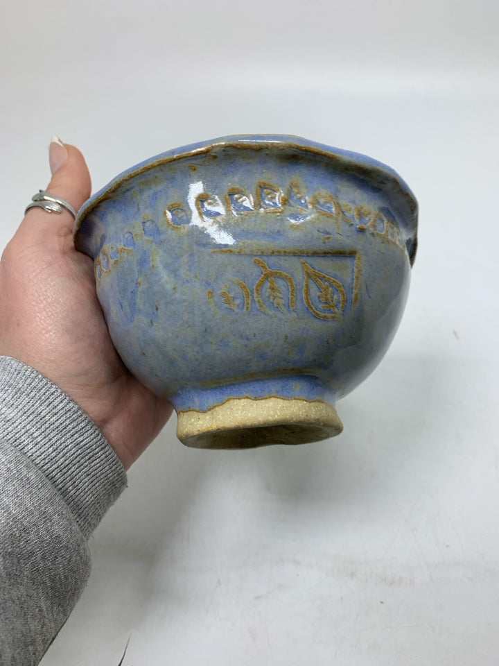 FOOTED LIGHT BLUE EMBOSSED POTTERY BOWL.
