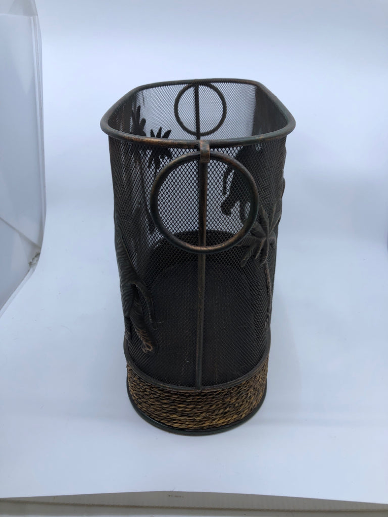 METAL MESH ELEPHANT BASKET W HANDLES.