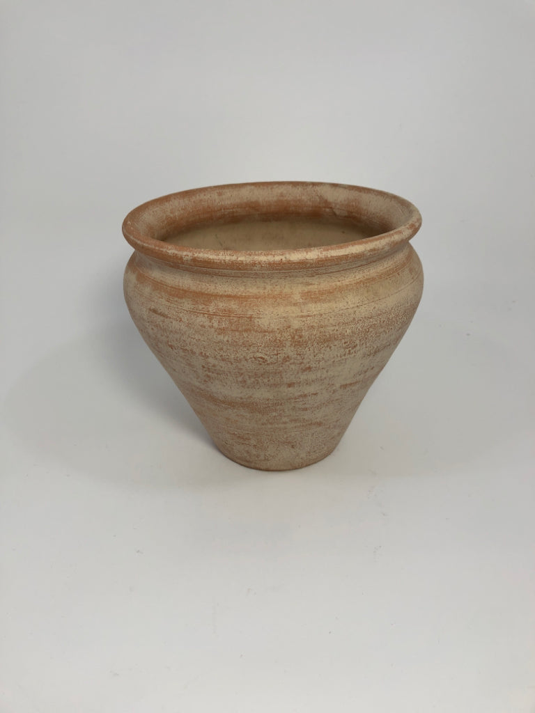 BEIGE DISTRESSED CERAMIC PLANTER.