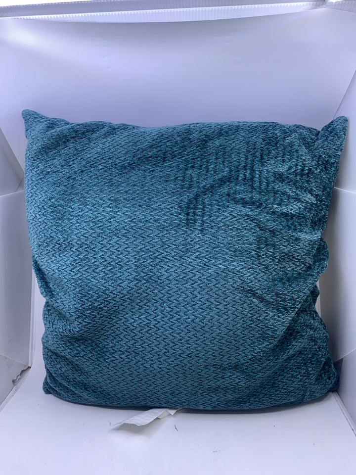 TEAL SQUARE PILLOW.
