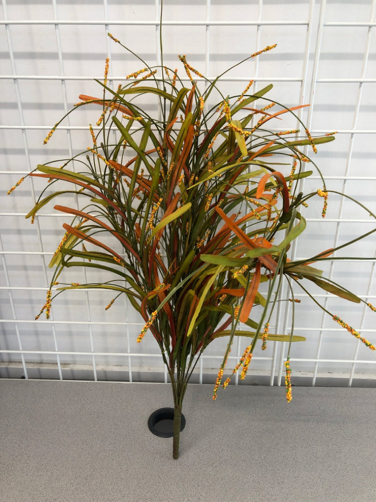 FAUX ORANGE GRASS BOUQUET.