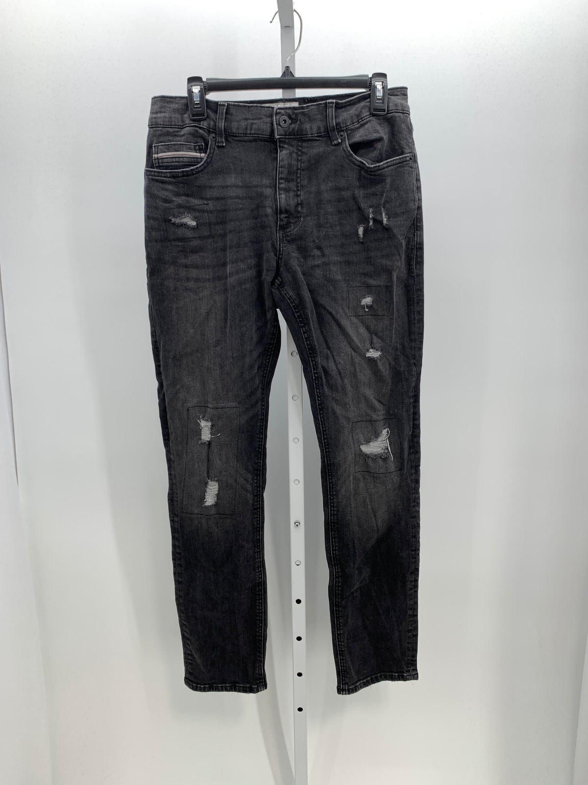DISTRESSED JEANS.